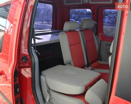 Красный Фольксваген Кадди, объемом двигателя 1.6 л и пробегом 185 тыс. км за 9200 $, фото 27 на Automoto.ua