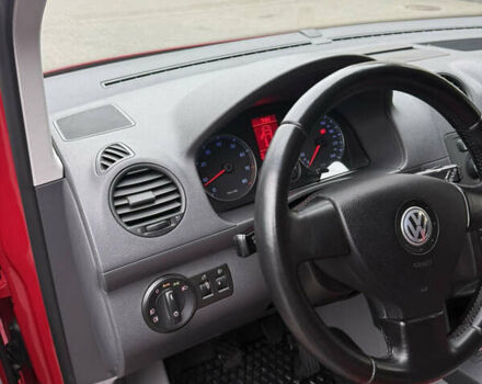 Красный Фольксваген Кадди, объемом двигателя 1.6 л и пробегом 225 тыс. км за 7900 $, фото 9 на Automoto.ua