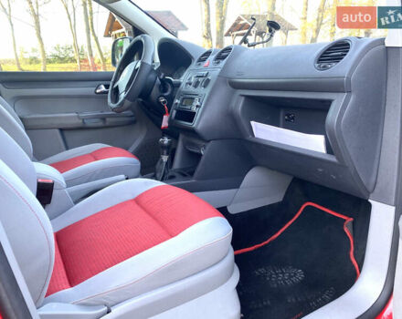 Красный Фольксваген Кадди, объемом двигателя 1.6 л и пробегом 220 тыс. км за 6399 $, фото 11 на Automoto.ua