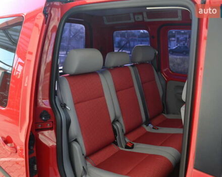 Красный Фольксваген Кадди, объемом двигателя 1.6 л и пробегом 185 тыс. км за 9200 $, фото 26 на Automoto.ua