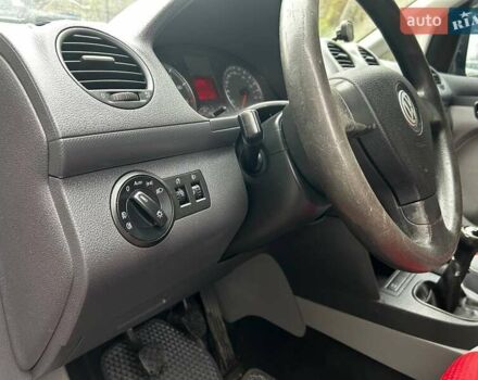 Красный Фольксваген Кадди, объемом двигателя 1.98 л и пробегом 224 тыс. км за 7000 $, фото 20 на Automoto.ua