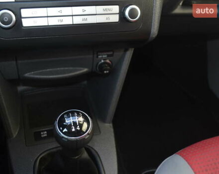 Красный Фольксваген Кадди, объемом двигателя 1.6 л и пробегом 185 тыс. км за 9200 $, фото 46 на Automoto.ua