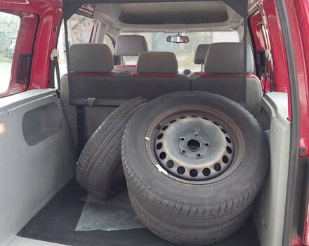 Красный Фольксваген Кадди, объемом двигателя 1.6 л и пробегом 263 тыс. км за 7900 $, фото 4 на Automoto.ua