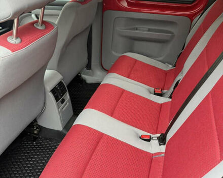 Красный Фольксваген Кадди, объемом двигателя 1.6 л и пробегом 225 тыс. км за 7900 $, фото 13 на Automoto.ua