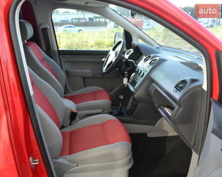 Красный Фольксваген Кадди, объемом двигателя 1.6 л и пробегом 185 тыс. км за 9200 $, фото 30 на Automoto.ua