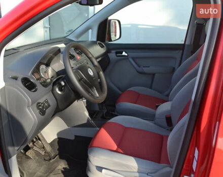 Красный Фольксваген Кадди, объемом двигателя 1.6 л и пробегом 185 тыс. км за 9200 $, фото 15 на Automoto.ua