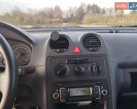Красный Фольксваген Кадди, объемом двигателя 1.39 л и пробегом 231 тыс. км за 8000 $, фото 9 на Automoto.ua