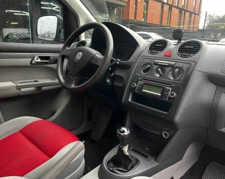 Красный Фольксваген Кадди, объемом двигателя 2 л и пробегом 224 тыс. км за 7000 $, фото 7 на Automoto.ua