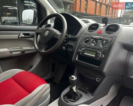 Красный Фольксваген Кадди, объемом двигателя 1.98 л и пробегом 224 тыс. км за 7000 $, фото 7 на Automoto.ua