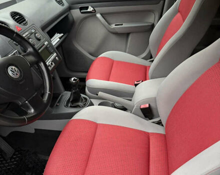 Красный Фольксваген Кадди, объемом двигателя 1.6 л и пробегом 225 тыс. км за 7900 $, фото 11 на Automoto.ua