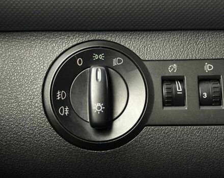 Красный Фольксваген Кадди, объемом двигателя 1.6 л и пробегом 218 тыс. км за 8900 $, фото 12 на Automoto.ua