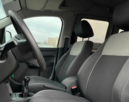 Красный Фольксваген Кадди, объемом двигателя 1.6 л и пробегом 218 тыс. км за 8900 $, фото 6 на Automoto.ua