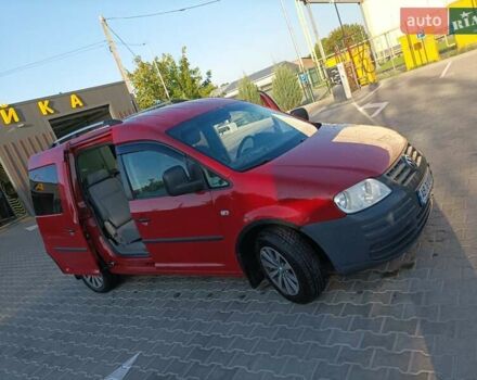 Красный Фольксваген Кадди, объемом двигателя 1.6 л и пробегом 270 тыс. км за 7595 $, фото 1 на Automoto.ua