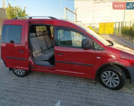 Красный Фольксваген Кадди, объемом двигателя 1.6 л и пробегом 270 тыс. км за 7595 $, фото 2 на Automoto.ua