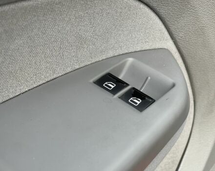 Красный Фольксваген Кадди, объемом двигателя 1.6 л и пробегом 206 тыс. км за 7900 $, фото 16 на Automoto.ua