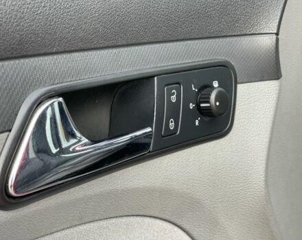 Красный Фольксваген Кадди, объемом двигателя 1.6 л и пробегом 206 тыс. км за 7900 $, фото 13 на Automoto.ua