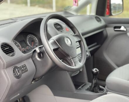 Красный Фольксваген Кадди, объемом двигателя 1.6 л и пробегом 206 тыс. км за 7900 $, фото 23 на Automoto.ua