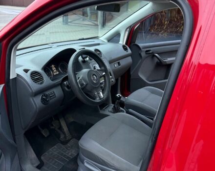 Фольксваген Кадди 2011 в Ровно на Automoto.ua Красный Фольксваген Кадди, объемом двигателя 2 л и пробегом 295 тыс. км за 9000 $, фото 9 на Automoto.ua