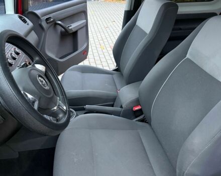 Фольксваген Кадди 2011 в Ровно на Automoto.ua Красный Фольксваген Кадди, объемом двигателя 2 л и пробегом 295 тыс. км за 9000 $, фото 12 на Automoto.ua