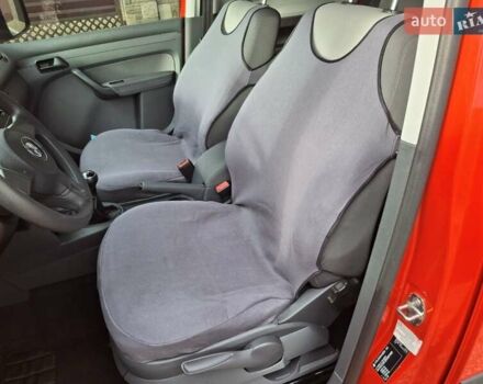 Червоний Фольксваген Кадді, об'ємом двигуна 1.6 л та пробігом 183 тис. км за 9550 $, фото 9 на Automoto.ua