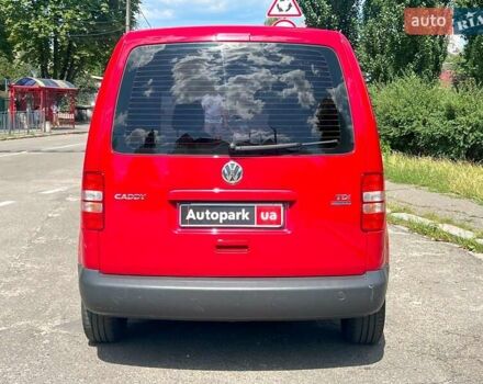 Червоний Фольксваген Кадді, об'ємом двигуна 1.6 л та пробігом 377 тис. км за 9790 $, фото 4 на Automoto.ua