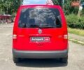 Червоний Фольксваген Кадді, об'ємом двигуна 1.6 л та пробігом 377 тис. км за 9790 $, фото 4 на Automoto.ua