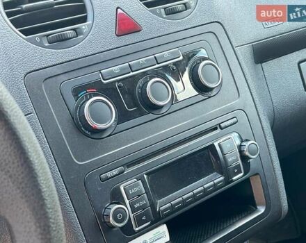 Червоний Фольксваген Кадді, об'ємом двигуна 1.6 л та пробігом 377 тис. км за 9790 $, фото 15 на Automoto.ua