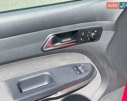 Червоний Фольксваген Кадді, об'ємом двигуна 1.6 л та пробігом 377 тис. км за 9790 $, фото 8 на Automoto.ua