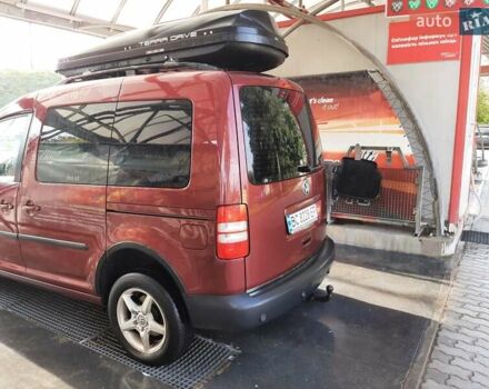 Красный Фольксваген Кадди, объемом двигателя 2 л и пробегом 385 тыс. км за 10985 $, фото 4 на Automoto.ua