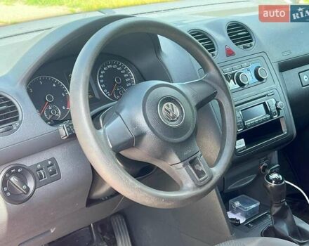 Червоний Фольксваген Кадді, об'ємом двигуна 1.6 л та пробігом 377 тис. км за 9790 $, фото 9 на Automoto.ua