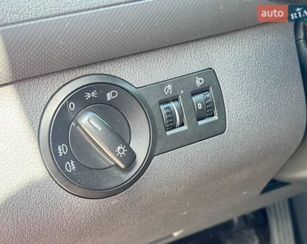 Червоний Фольксваген Кадді, об'ємом двигуна 1.6 л та пробігом 377 тис. км за 9790 $, фото 11 на Automoto.ua