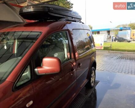Красный Фольксваген Кадди, объемом двигателя 2 л и пробегом 385 тыс. км за 10985 $, фото 5 на Automoto.ua