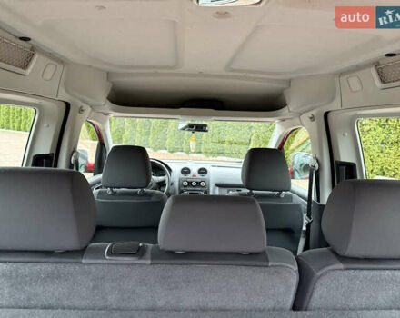 Красный Фольксваген Кадди, объемом двигателя 1.6 л и пробегом 241 тыс. км за 12700 $, фото 29 на Automoto.ua