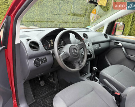 Красный Фольксваген Кадди, объемом двигателя 1.6 л и пробегом 241 тыс. км за 12700 $, фото 15 на Automoto.ua