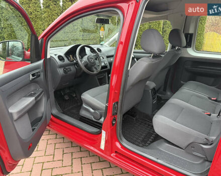 Красный Фольксваген Кадди, объемом двигателя 1.6 л и пробегом 241 тыс. км за 12700 $, фото 40 на Automoto.ua