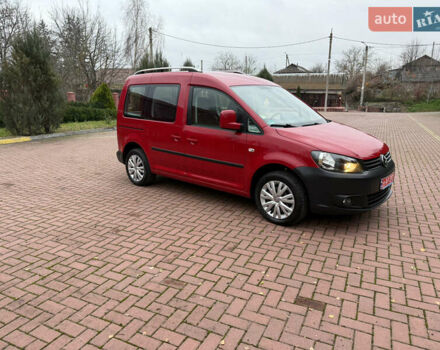 Красный Фольксваген Кадди, объемом двигателя 1.6 л и пробегом 241 тыс. км за 12700 $, фото 3 на Automoto.ua