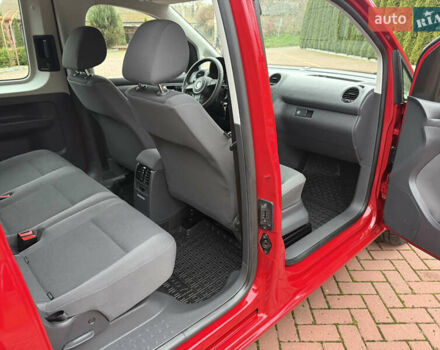 Красный Фольксваген Кадди, объемом двигателя 1.6 л и пробегом 241 тыс. км за 12700 $, фото 54 на Automoto.ua