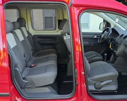 Червоний Фольксваген Кадді, об'ємом двигуна 1.6 л та пробігом 261 тис. км за 12500 $, фото 16 на Automoto.ua