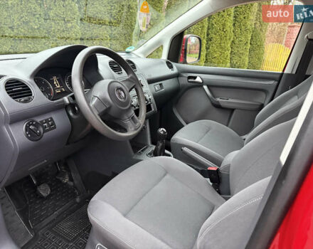 Красный Фольксваген Кадди, объемом двигателя 1.6 л и пробегом 241 тыс. км за 12700 $, фото 33 на Automoto.ua