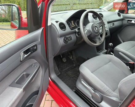 Красный Фольксваген Кадди, объемом двигателя 1.6 л и пробегом 241 тыс. км за 12700 $, фото 16 на Automoto.ua