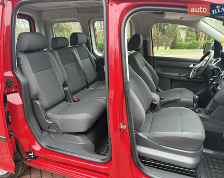 Красный Фольксваген Кадди, объемом двигателя 1.6 л и пробегом 241 тыс. км за 12700 $, фото 47 на Automoto.ua