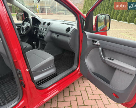 Красный Фольксваген Кадди, объемом двигателя 1.6 л и пробегом 241 тыс. км за 12700 $, фото 53 на Automoto.ua