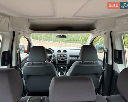 Красный Фольксваген Кадди, объемом двигателя 1.6 л и пробегом 241 тыс. км за 12700 $, фото 42 на Automoto.ua