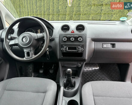 Красный Фольксваген Кадди, объемом двигателя 1.6 л и пробегом 241 тыс. км за 12700 $, фото 50 на Automoto.ua