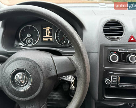 Красный Фольксваген Кадди, объемом двигателя 1.6 л и пробегом 241 тыс. км за 12700 $, фото 45 на Automoto.ua