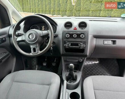 Красный Фольксваген Кадди, объемом двигателя 1.6 л и пробегом 241 тыс. км за 12700 $, фото 48 на Automoto.ua