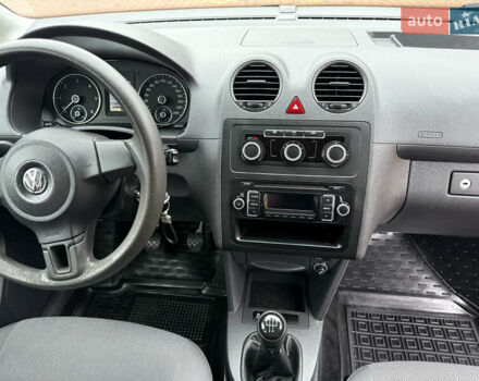 Красный Фольксваген Кадди, объемом двигателя 1.6 л и пробегом 241 тыс. км за 12700 $, фото 43 на Automoto.ua