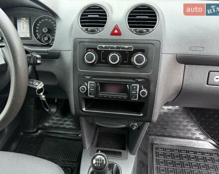 Красный Фольксваген Кадди, объемом двигателя 1.6 л и пробегом 241 тыс. км за 12700 $, фото 51 на Automoto.ua