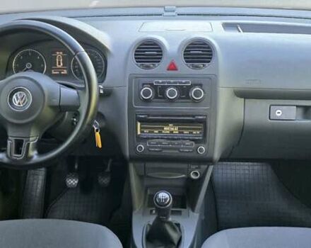 Червоний Фольксваген Кадді, об'ємом двигуна 1.6 л та пробігом 261 тис. км за 12500 $, фото 7 на Automoto.ua