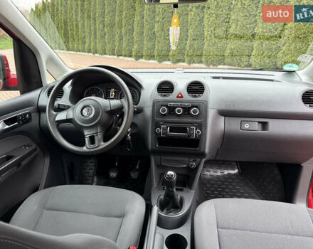 Красный Фольксваген Кадди, объемом двигателя 1.6 л и пробегом 241 тыс. км за 12700 $, фото 49 на Automoto.ua